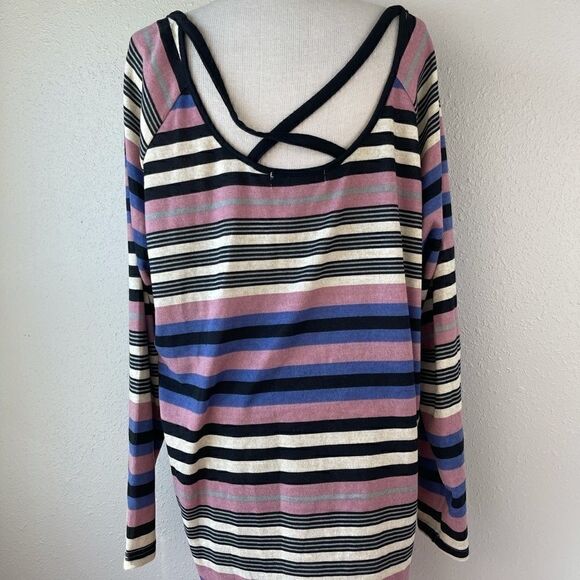 NWT Absolute Famous Women’s Tee Size 2X - Picture 4 of 7